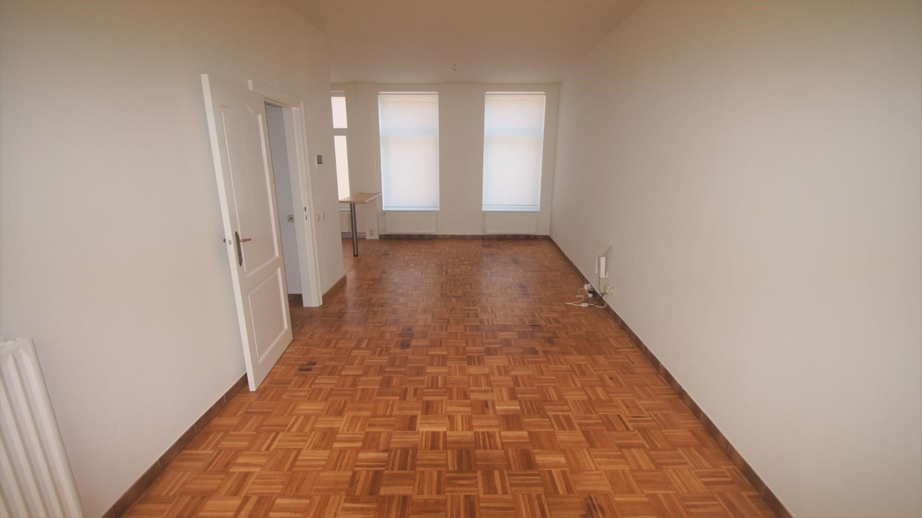 Instapklare stadswoning met 4 slpks, terras en binnenkoer foto 6