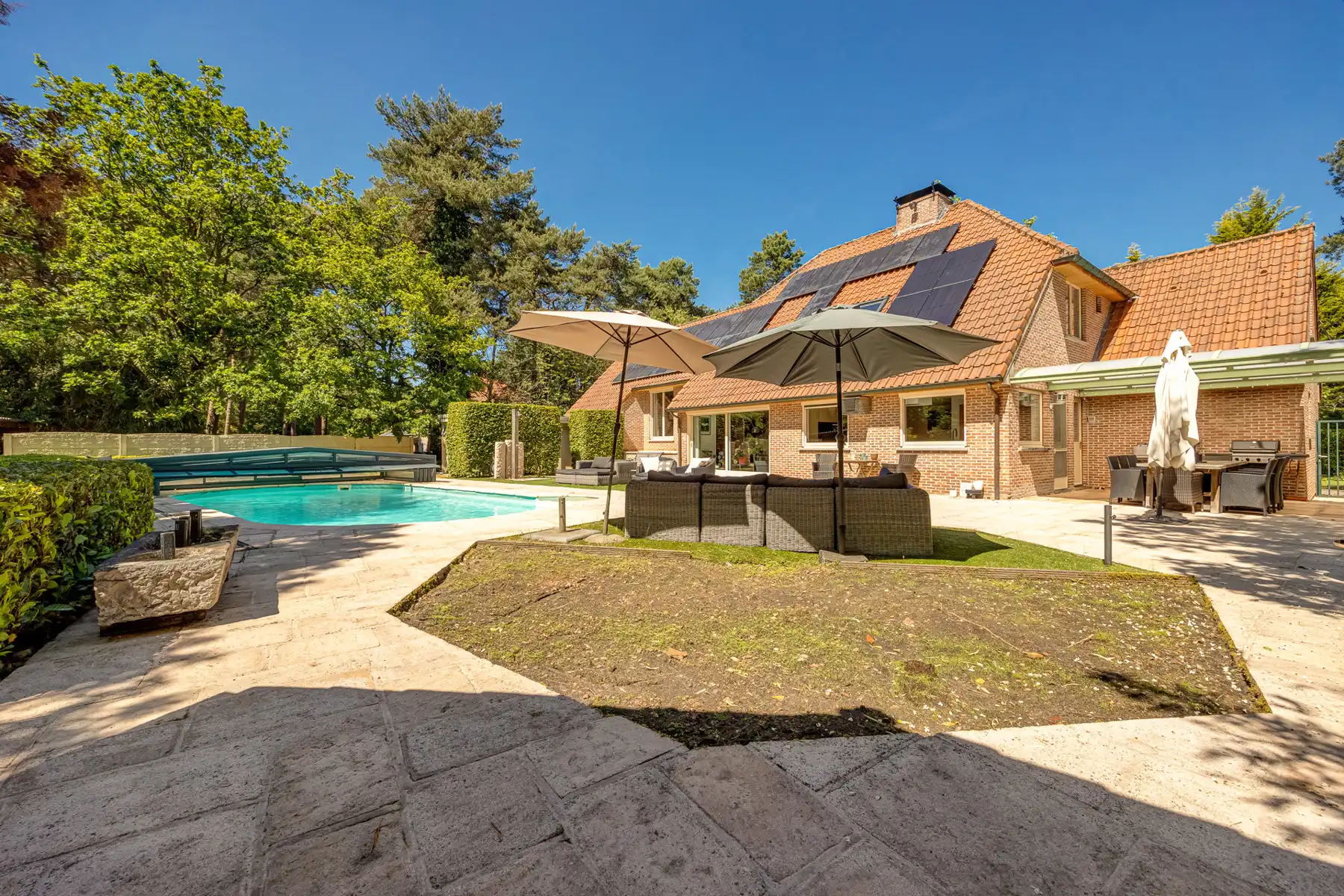 Gerenoveerde villa met 6 slpk, praktijk, zwembad op 1.867m² foto 35