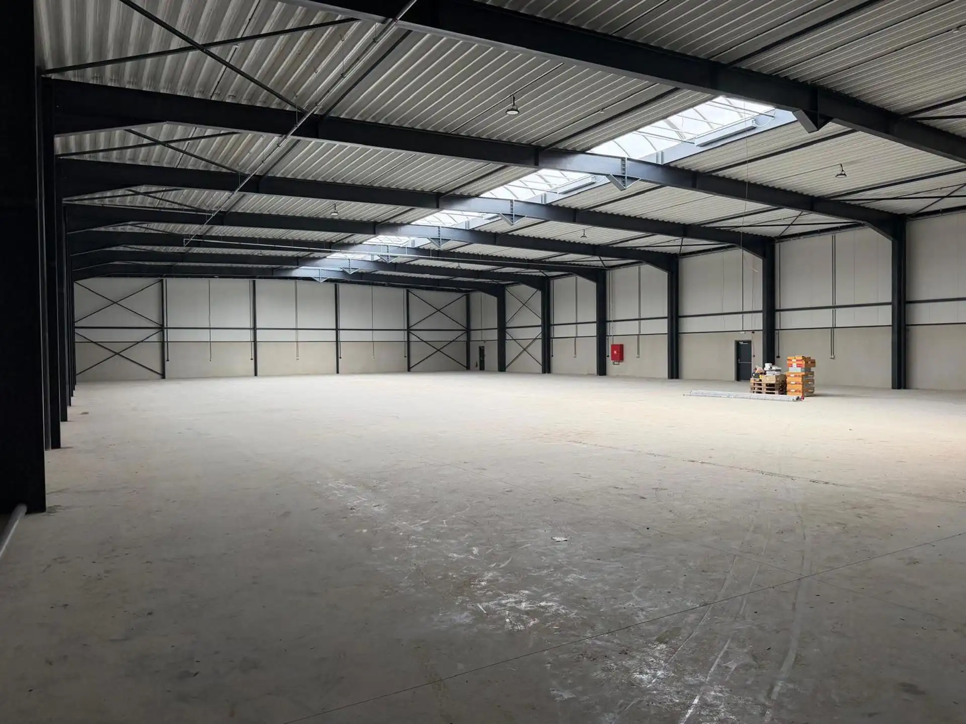 TE HUUR Dilsen-Stokkem – Nieuwbouw Bedrijfshal van 1.590m² foto 3