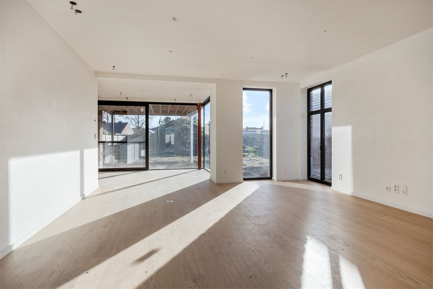 IDEALIS VASTGOED - BIJZONDERE WONING OP EEN KNAP PERCEEL VAN 10A 25CA OP RESIDENTIELE LOCATIE! foto 7