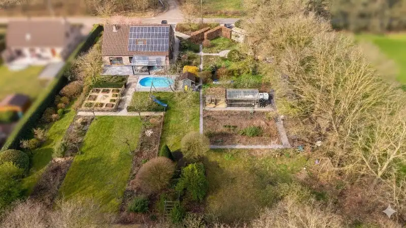 Ruime villa van 302m² op 36 are met zwembad en volledige onderkeldering foto 27