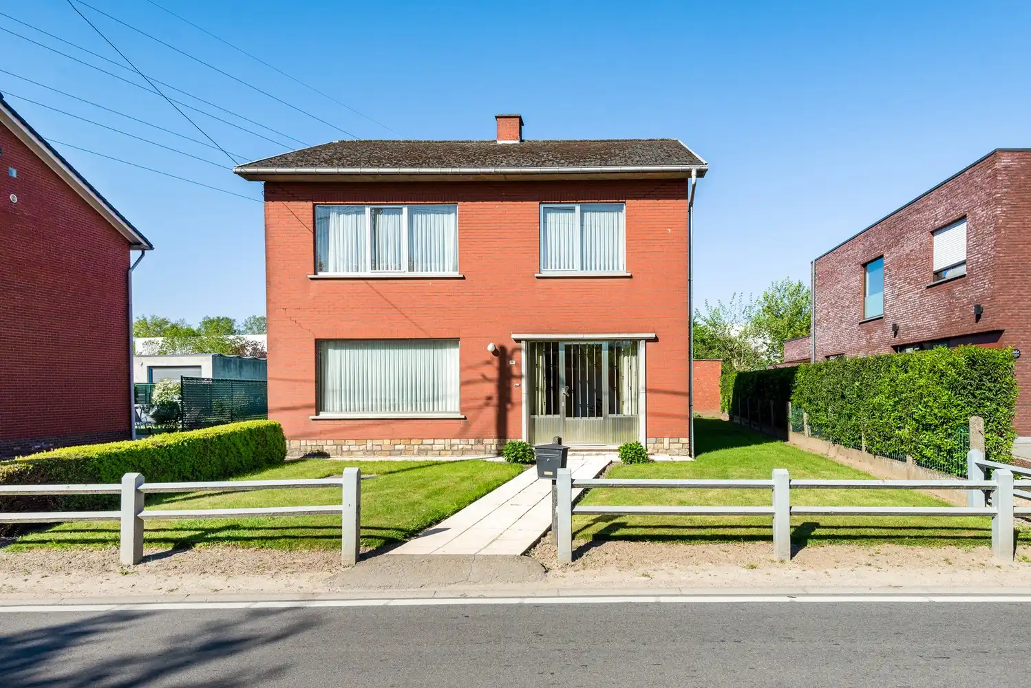 Hoofdfoto van de publicatie: Ruime te renoveren woning met achterliggend weiland (4042m²) te Oelegem!