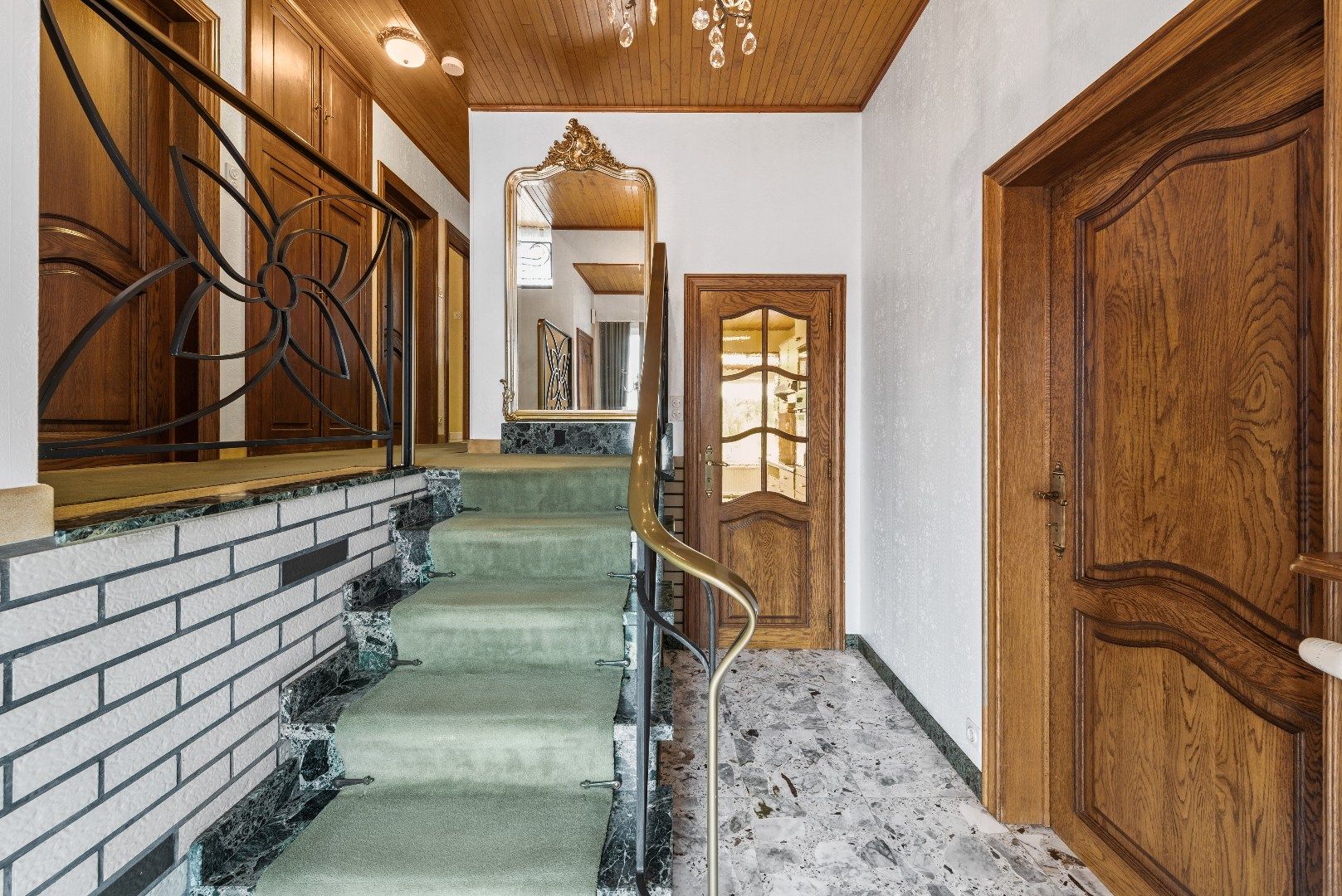 Open bebouwing op topligging met 3 slaapkamers en prachtige tuin foto 4