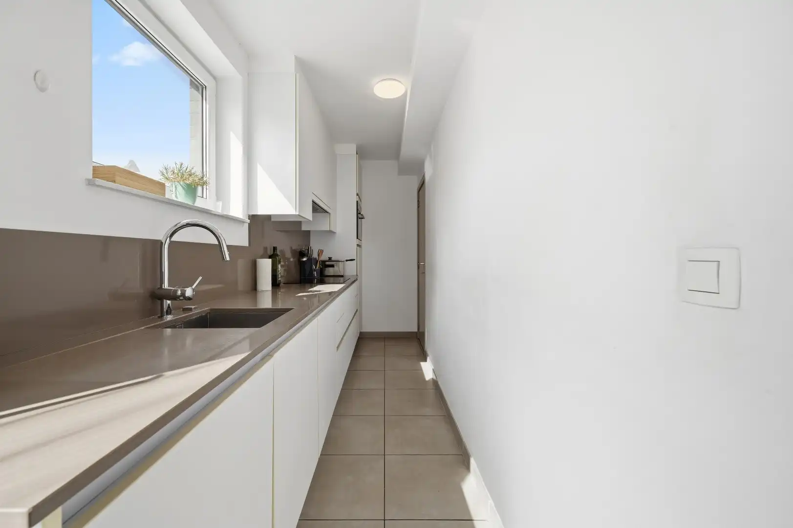 Gezellig appartement met ruim terras nabij het centrum (mogelijkheid aankoop autostaanplaats) foto 9