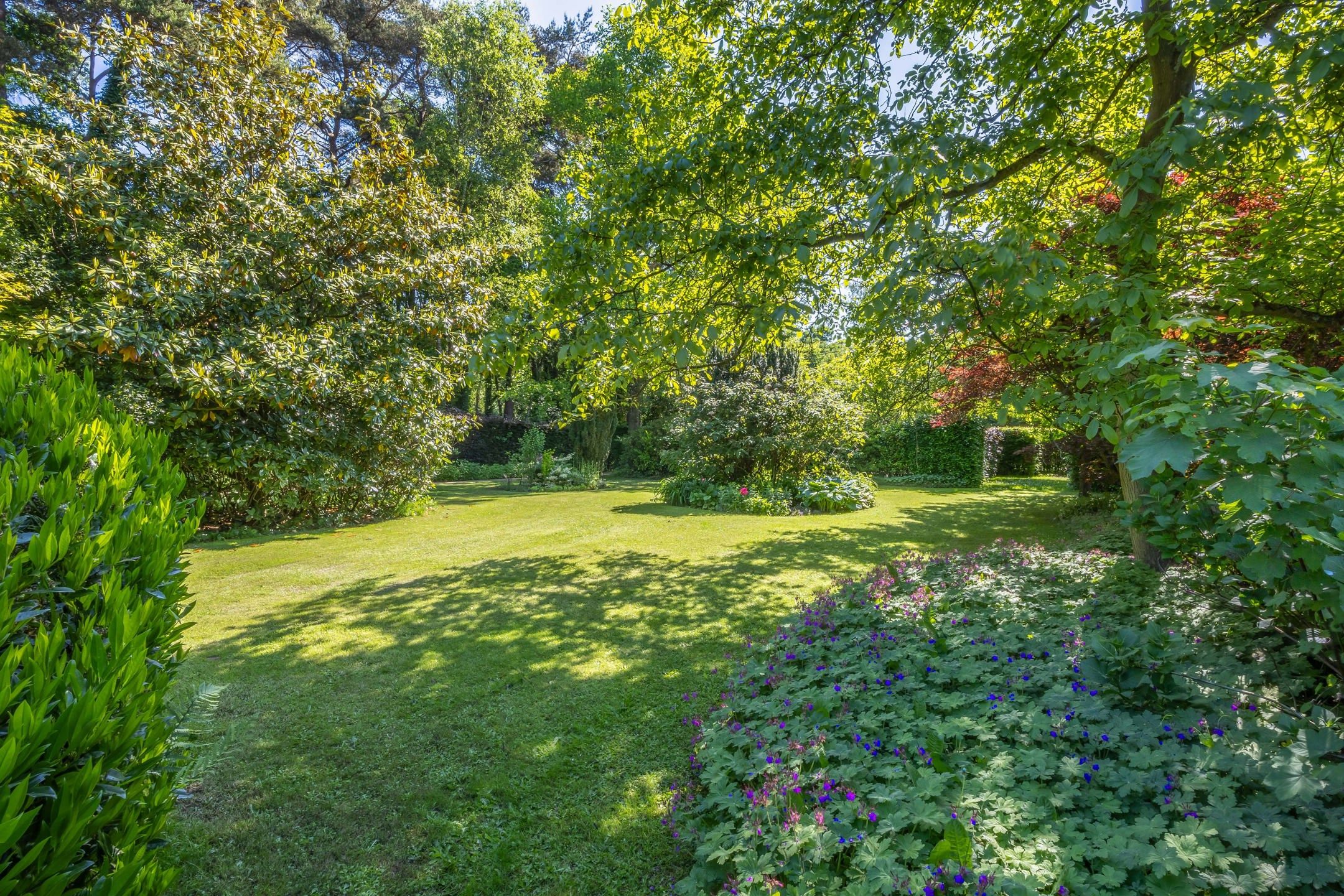 Laagbouwwoning op 2848 m² met Zwemvijver en Prachtige Tuin foto 35