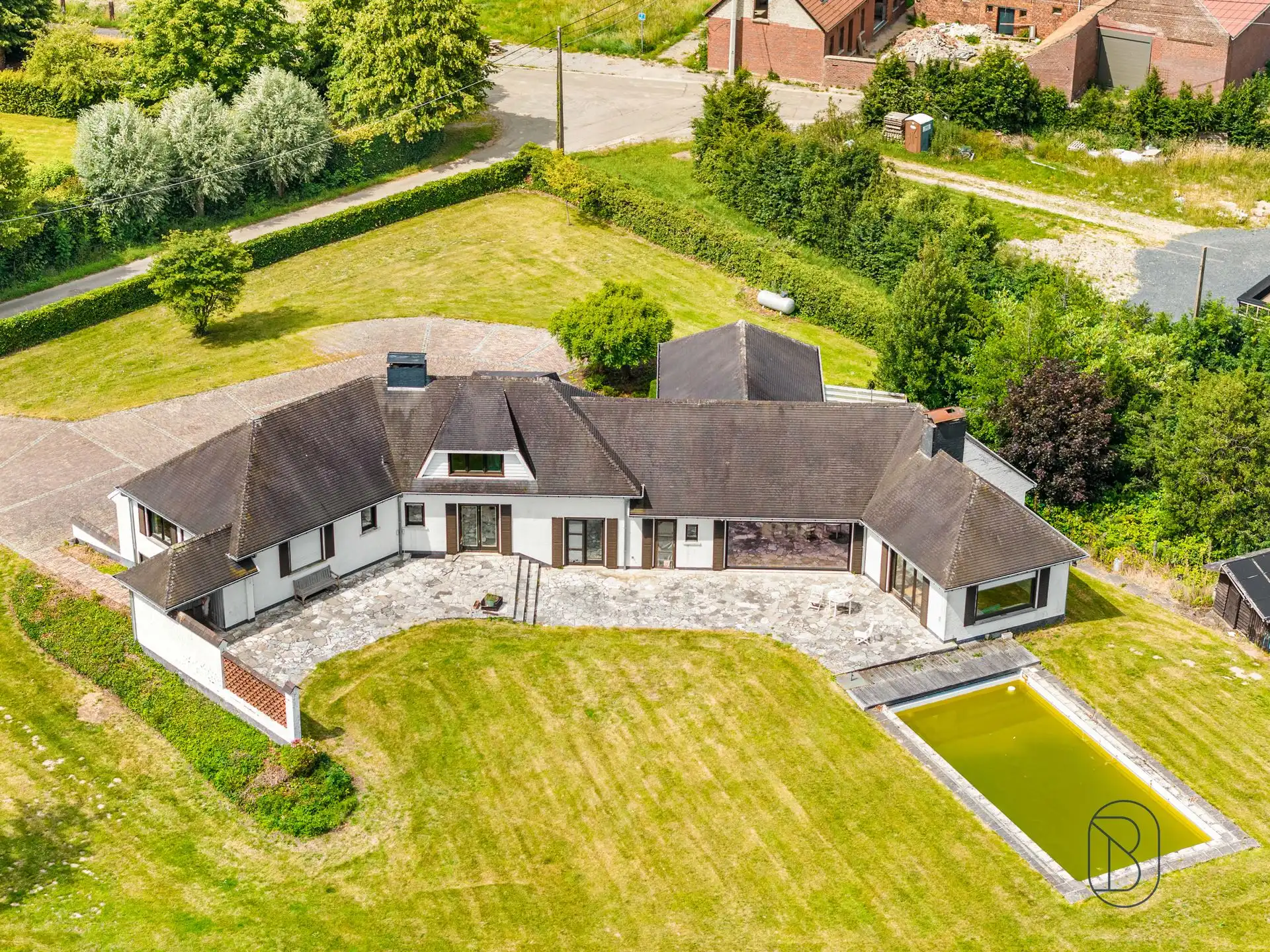 Hoofdfoto van de publicatie: Statige villa met zwembad en uniek uitzicht op 6.401m²