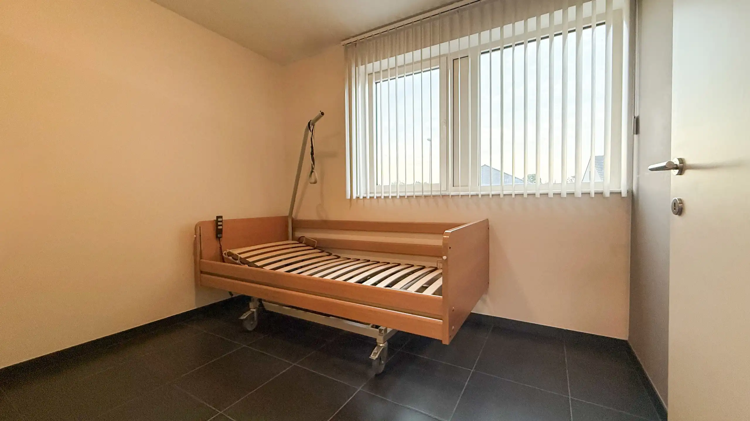 Veelzijdig investeringspand met 10 kamers, lift en kelder! foto 81