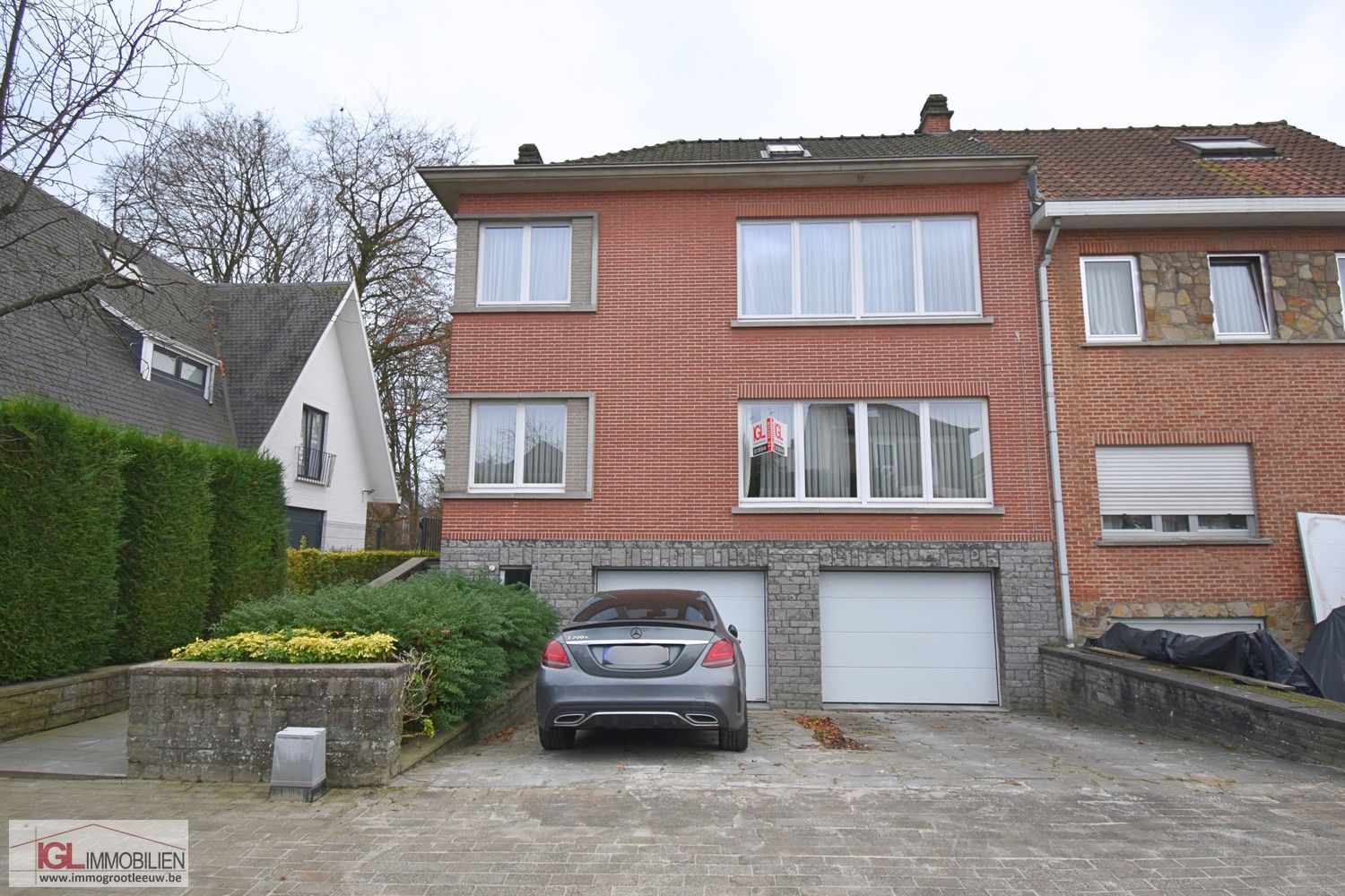 Ruim en rustig gelegen appartement met 2 slaapkamers, terras en garage te huur in Dilbeek foto {{pictureIndex}}