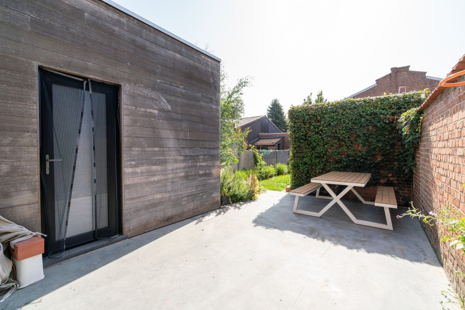 Lichtrijke, volledig gerenoveerde woning op rustige locatie met vlotte bereikbaarheid foto 17