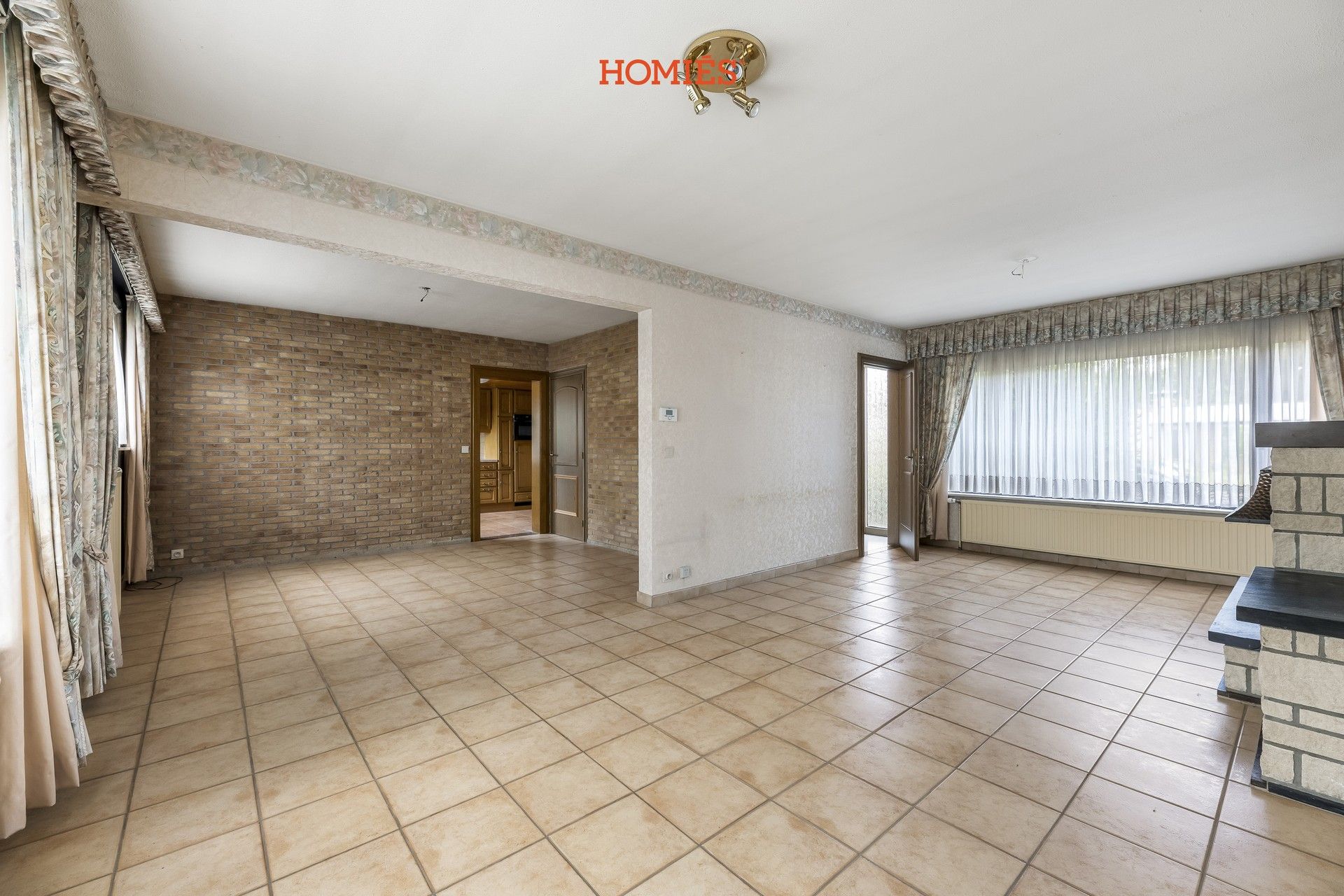 Te renoveren woning met veel potentieel foto 2