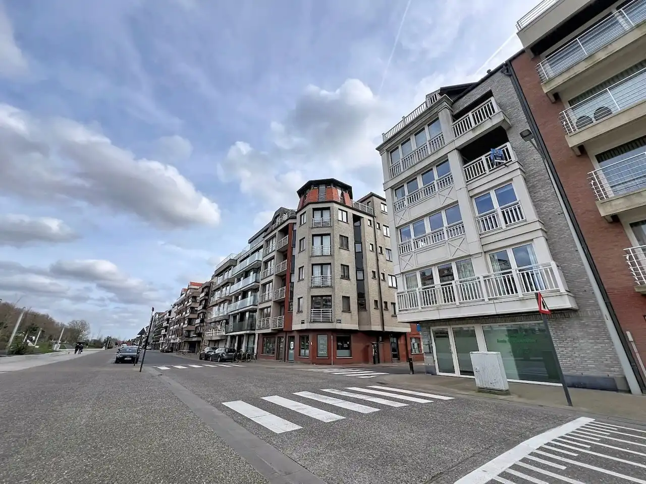 Recent hoekappartement met open zicht gelegen in de Knokkestraat. foto {{pictureIndex}}