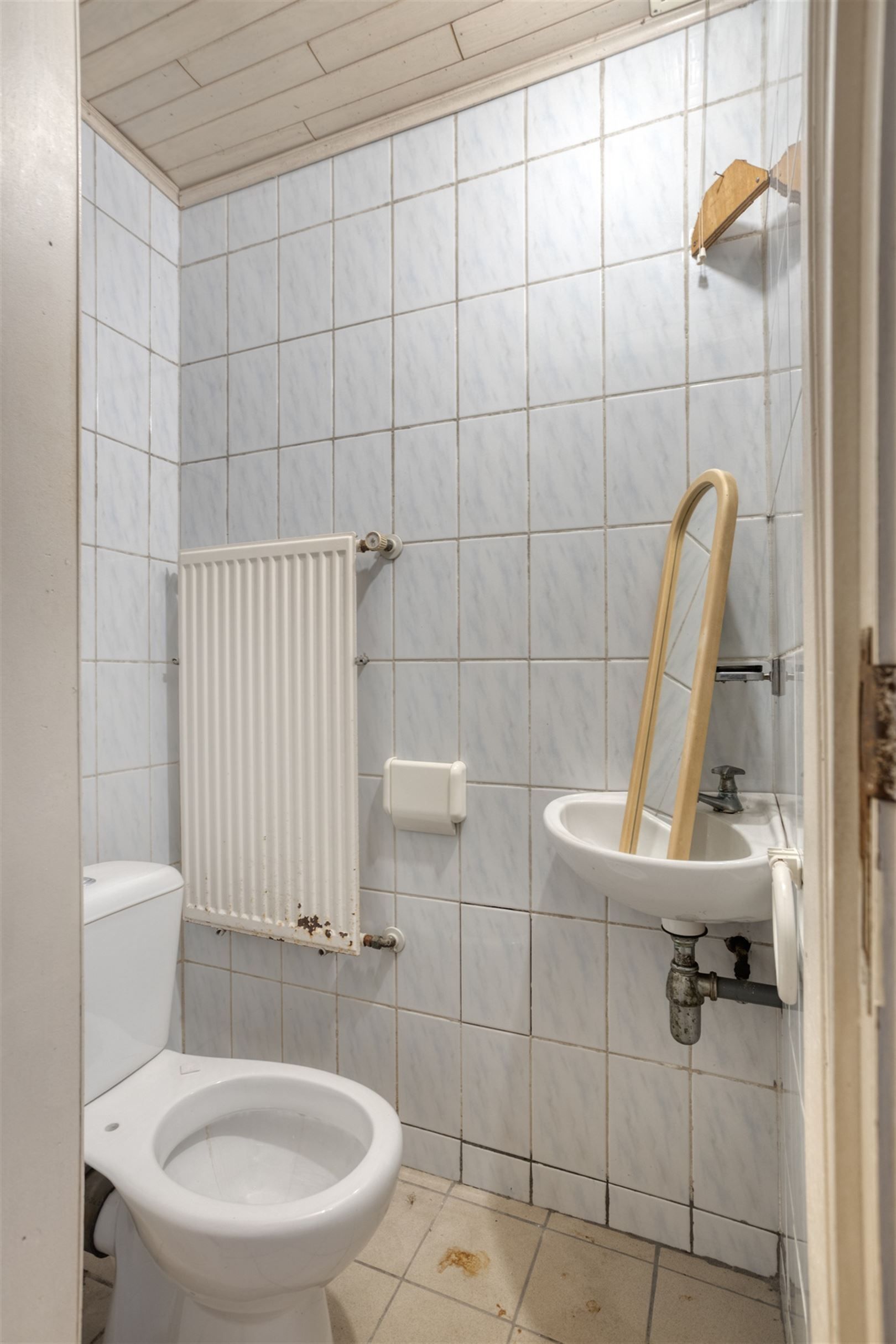 TE KOOP: Te renoveren woning op een perceel van 11a33ca! foto 17