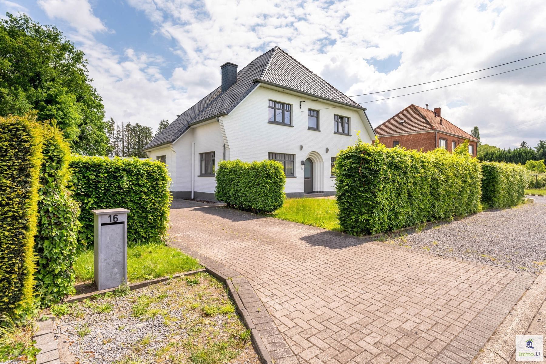 Charmante woning met zwembad  foto {{pictureIndex}}