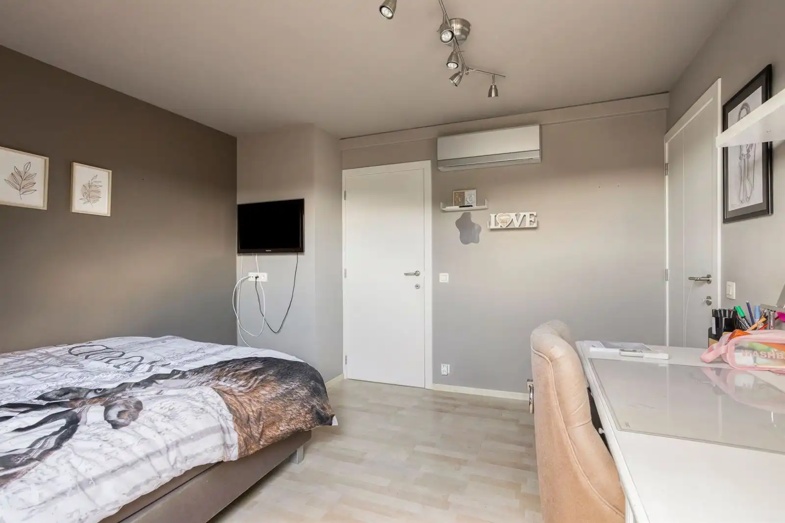 Ruim duplex appartement met 3 slaapkamers foto 21