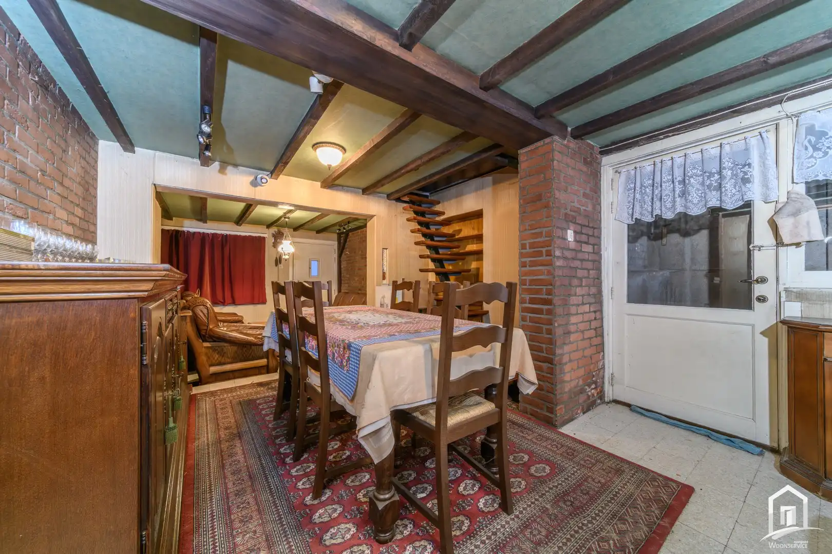 Te renoveren gezinswoning met zeer ruime tuin! foto 3