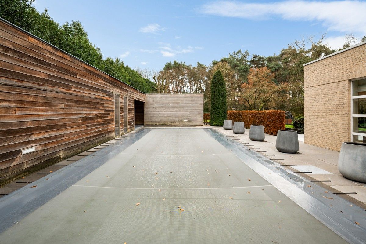Uitzonderlijke villa op 3451 m² met 5 slaapkamers omgeven door groen. foto 23
