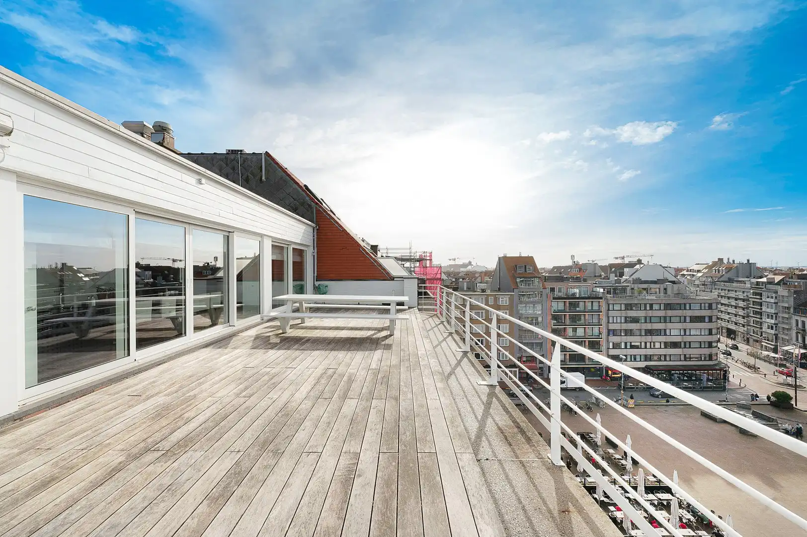 Ruim en lichtrijk penthouse-appartement met royale terrassen en open zeezicht . foto 13