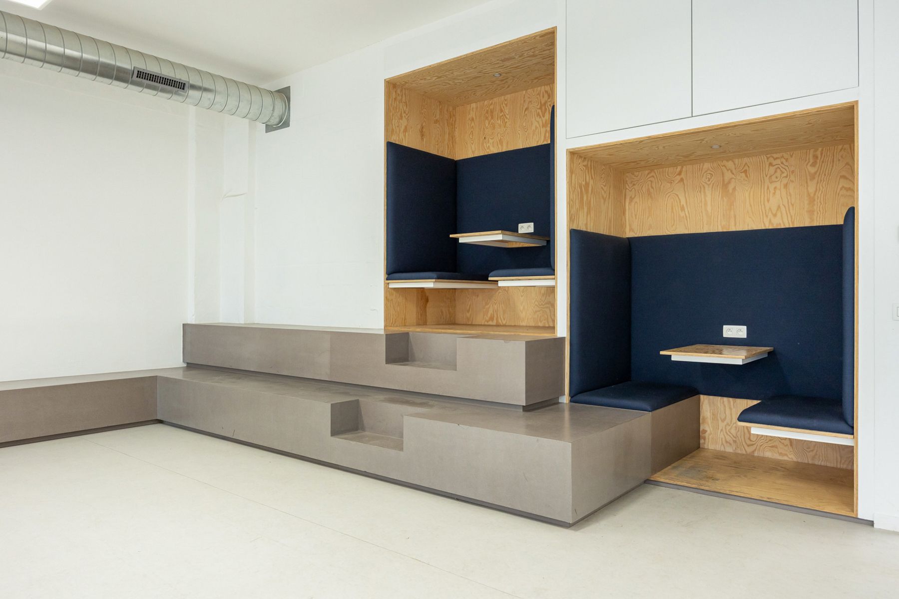 Instapklaar kantoorgebouw te koop in Merksem foto 36