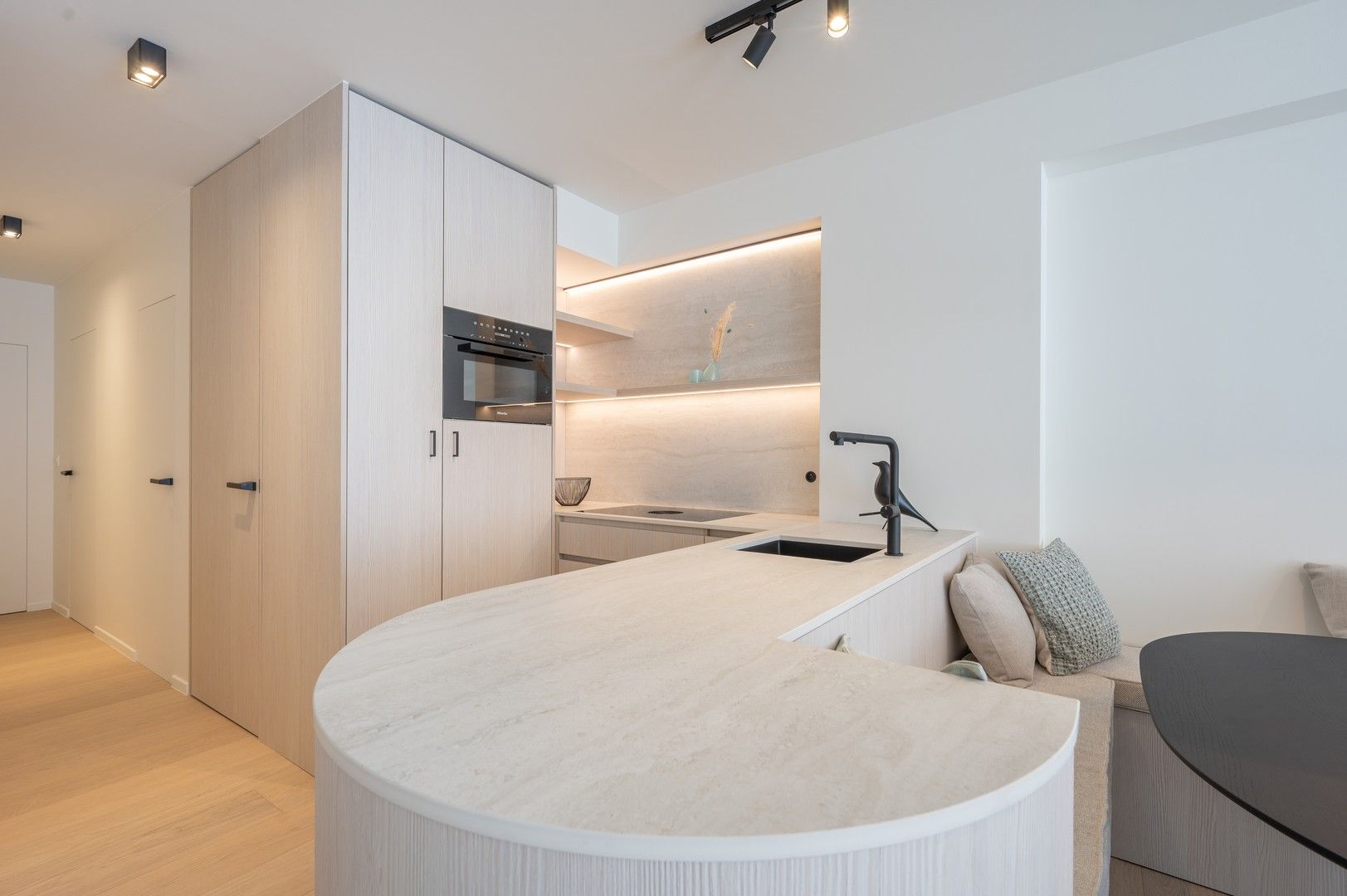 Luxueus appartement met zijdelings zeezicht tussen het Albertplein en het Driehoeksplein. foto 9