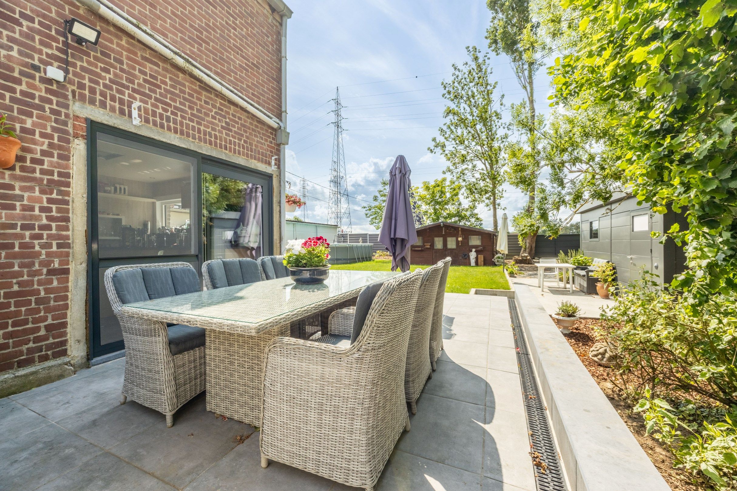 KLOEKE GEZINSWONING MET MAGAZIJN OP 737M² foto 11