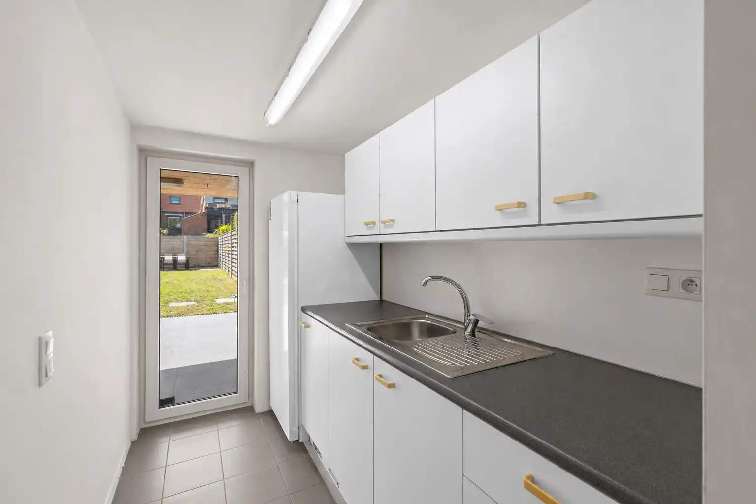 Instapklare gezinswoning met tuin en garage foto 19
