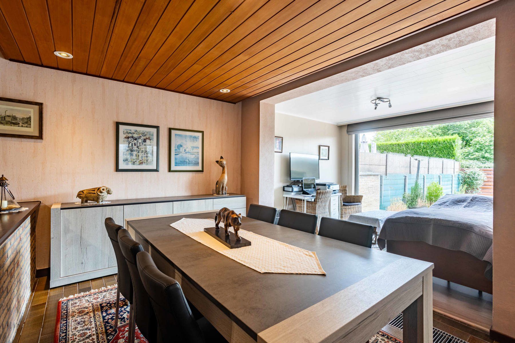 HOB met ruime garage gelegen in een rustige woonwijk foto 5