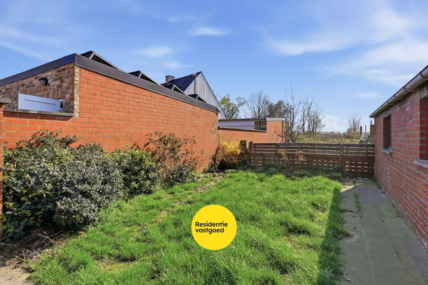 Te renoveren woning in centrum Eernegem foto 7