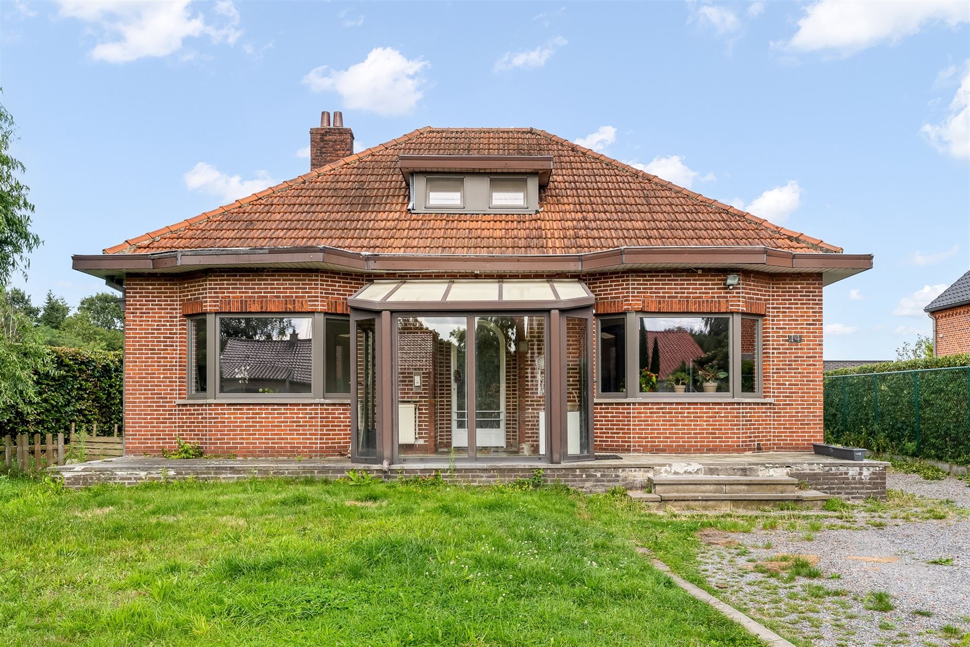 KNAP GERENOVEERDE WONING MET 3 SLAAPKAMERS UITERST RUSTIG GELEGEN OP EEN PERCEEL VAN 9A44CA TE KOERSEL foto 2