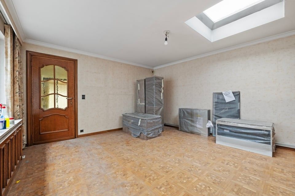 TE RENOVEREN APPARTEMENT MET 2 SLKS IN HET CENTRUM VAN SINT-TRUIDEN foto 6