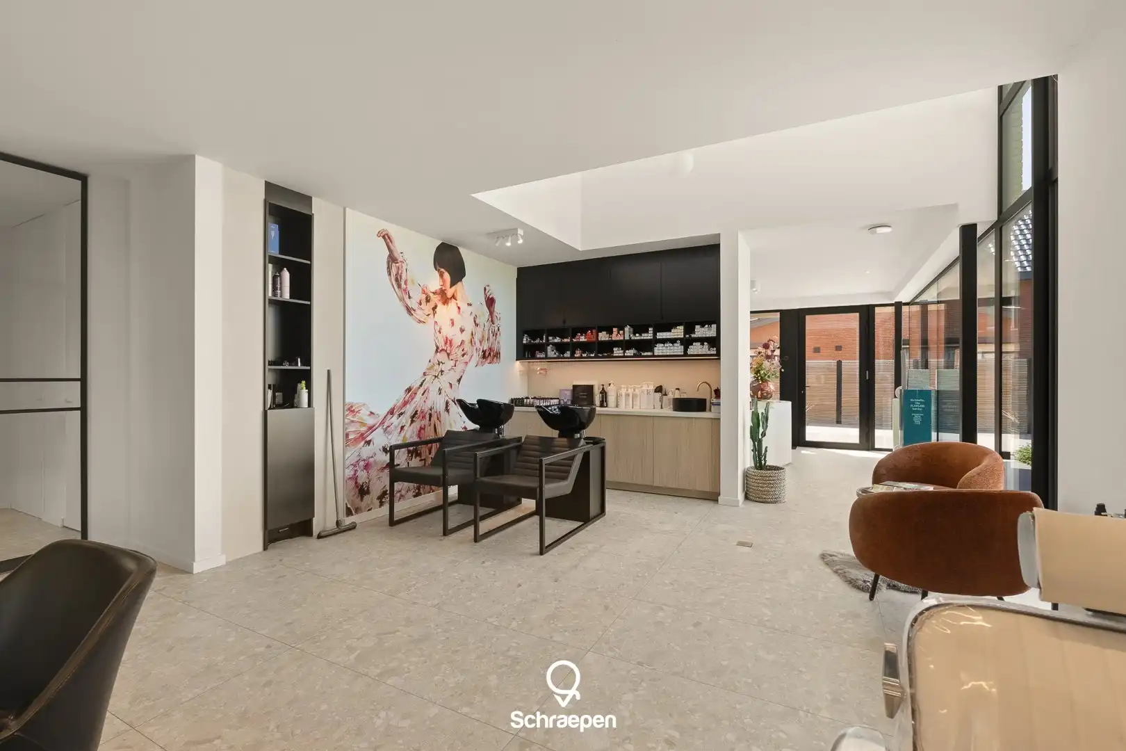 Knappe nieuwbouwwoning met handelsruimte op zichtlocatie te Zonhoven! foto 2