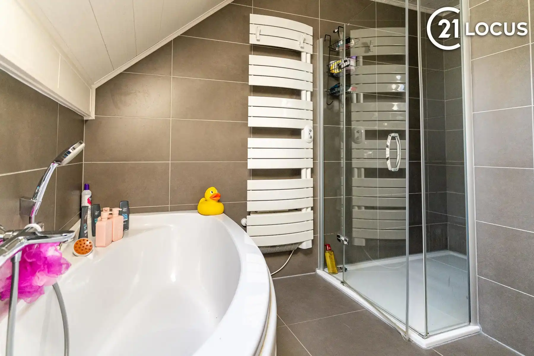 Ruime woning in rustige buurt te Zwijndrecht - 4 slaapkamers foto 10