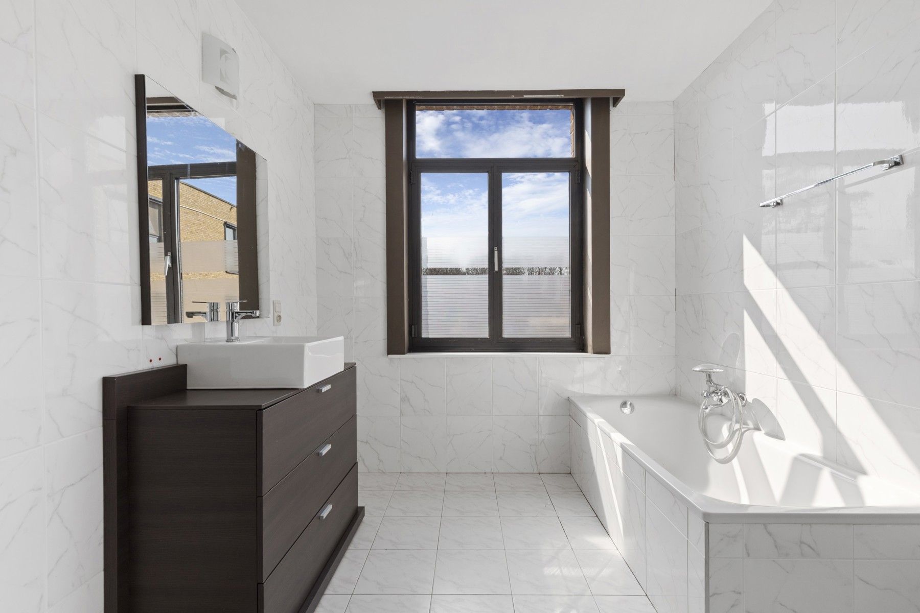 Halfopen bebouwing nabij centrum Heusden foto 16