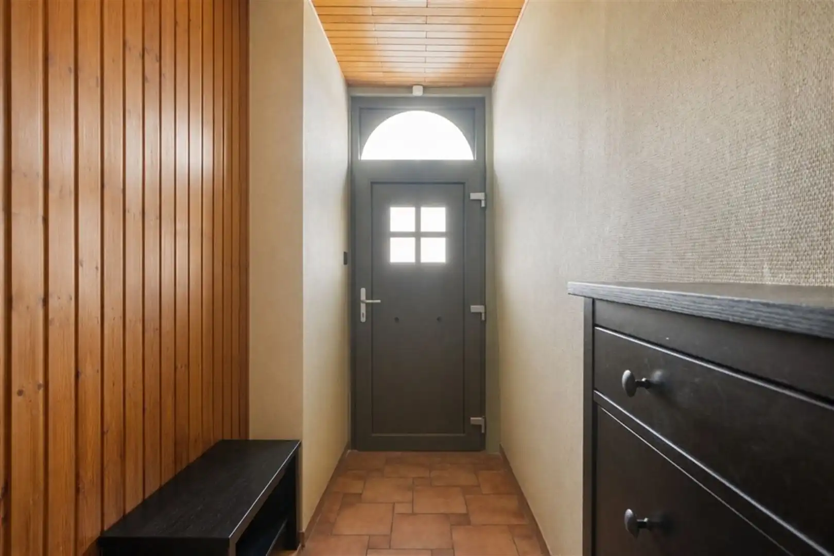 HOB met 3 slaapkamers, veel ruimte en licht, een dieplopende tuin en veel potentieel foto 4