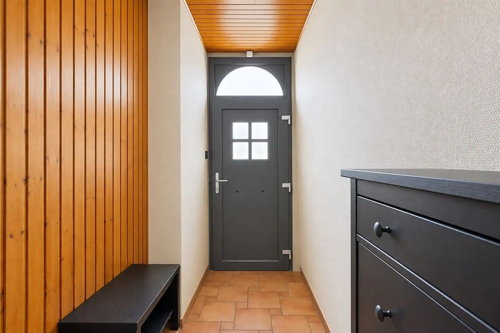 HOB met 3 slaapkamers, veel ruimte en licht, een dieplopende tuin en veel potentieel foto 4