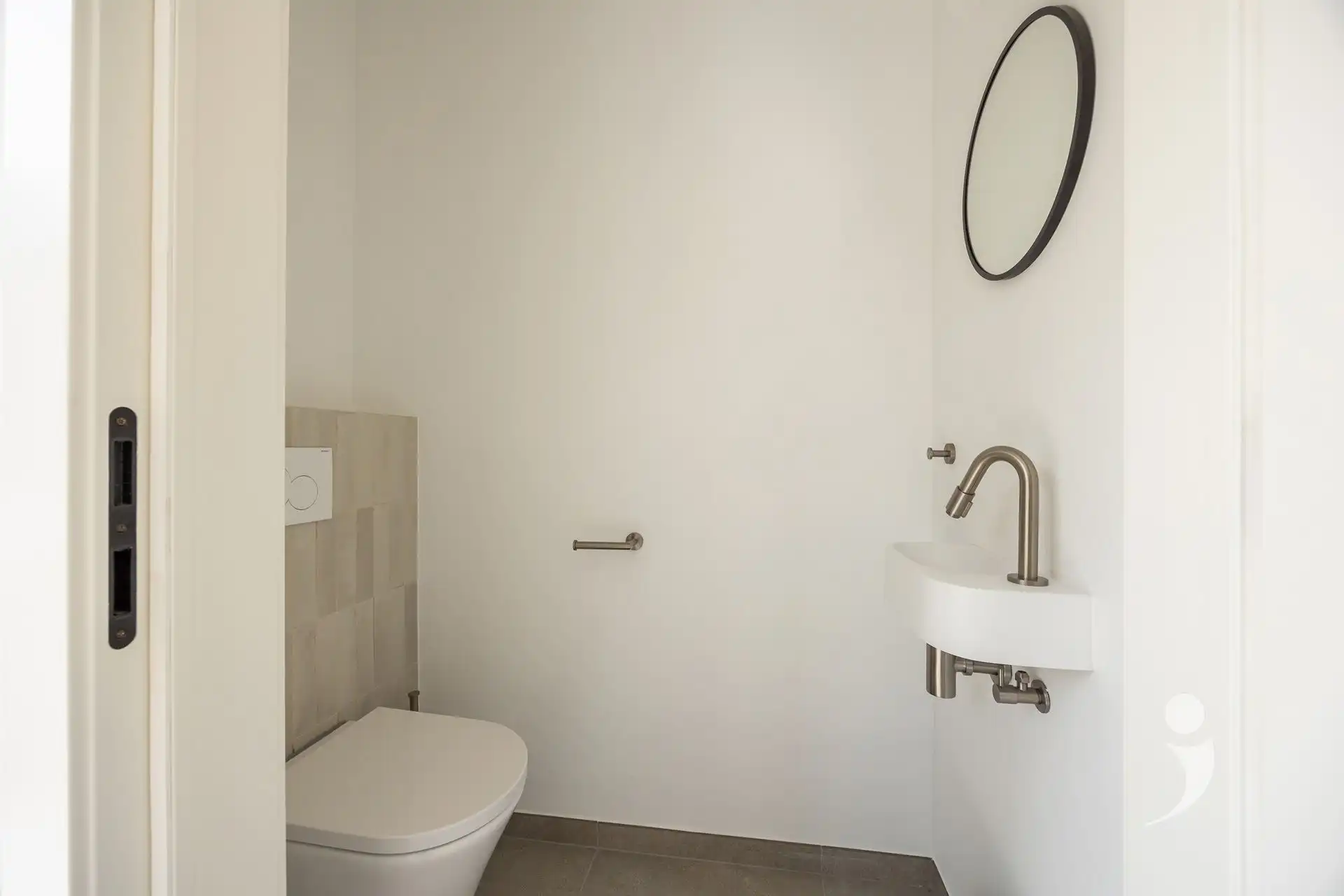 Nieuwbouwwoning in zeer rustige straat! foto 3