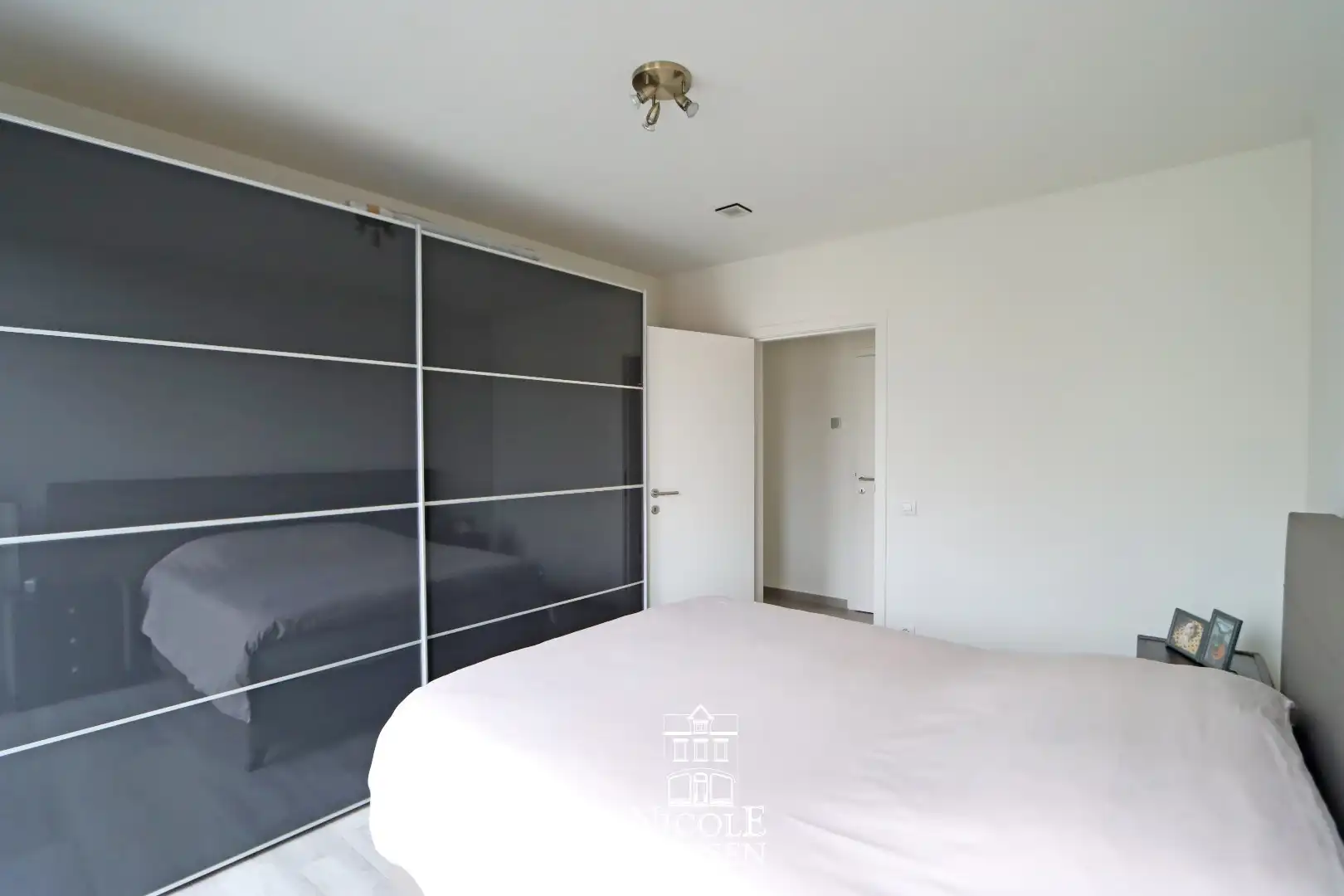 Schitterend appartement met drie slaapkamers, terras en autostandplaats foto 8