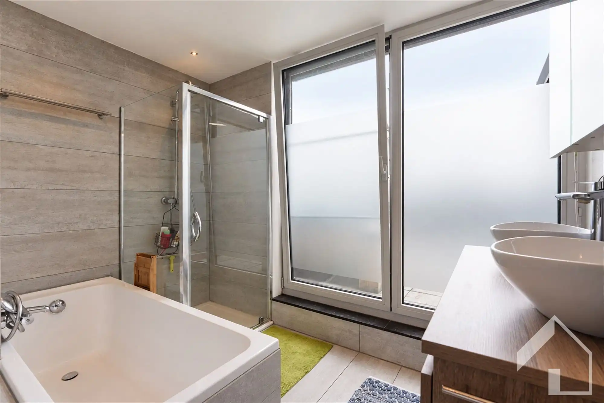 Ruim dakappartement met groot terras en staanplaats foto 14