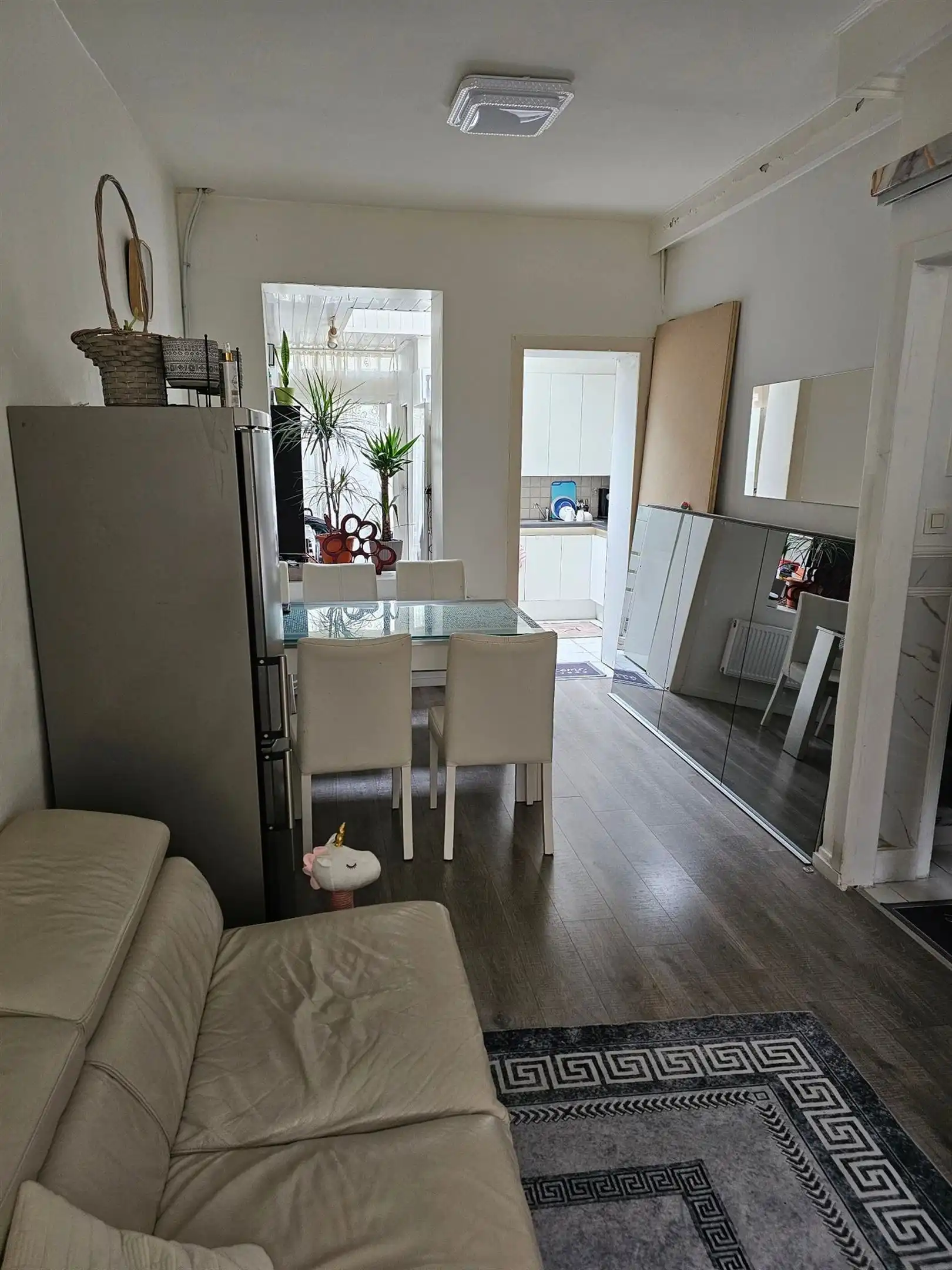 Gerenoveerde rijwoning met 3 slaapkamers gelegen vlakbij het bruisende stadscentrum van Gent. foto 2