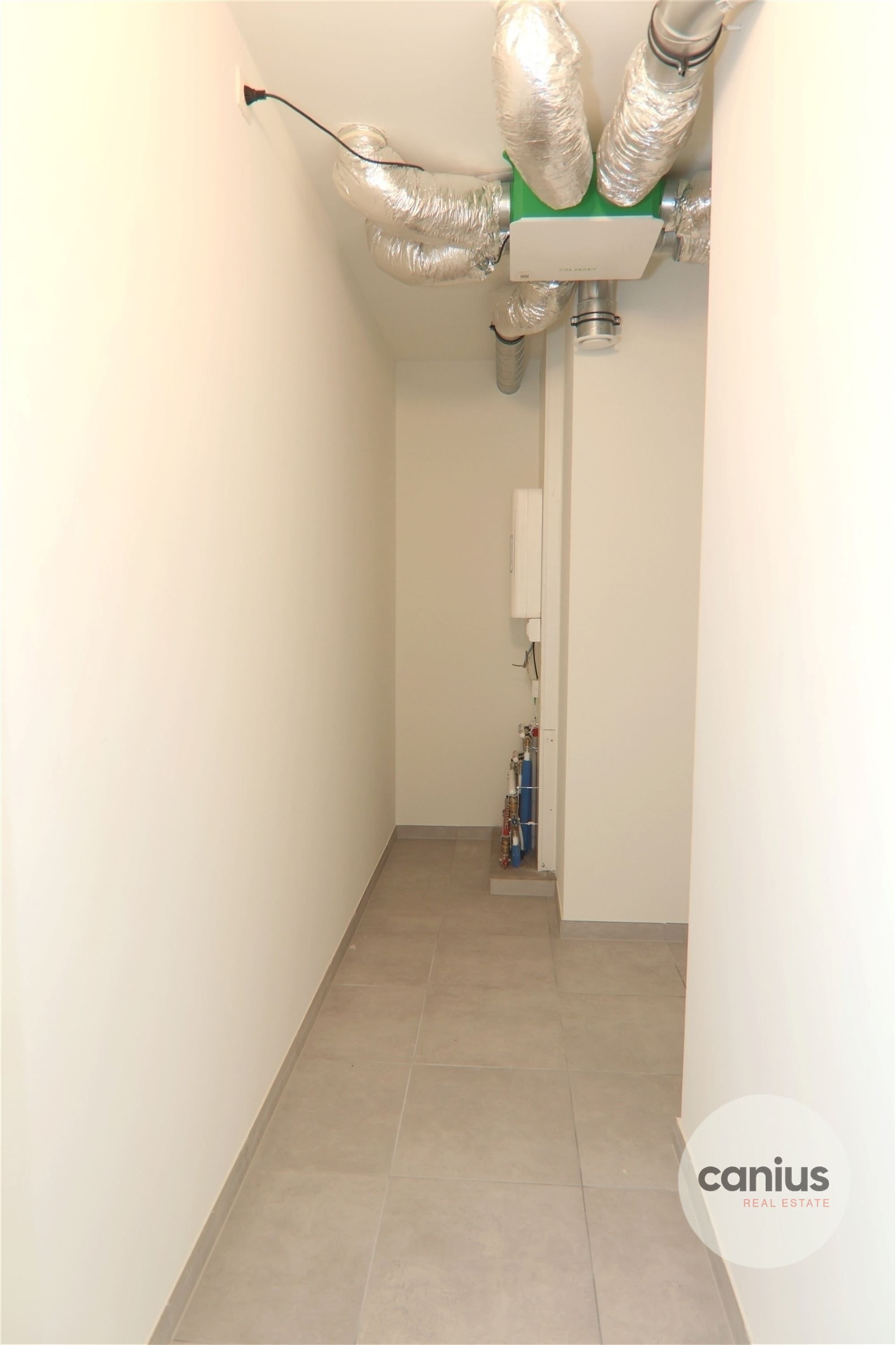 GESCHILDERDE PENTHOUSE IN HARTJE HASSELT MET 2 SLKS + 2 TERRASSEN & PARKING foto 16