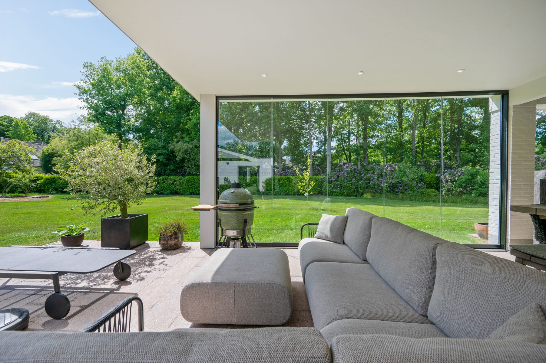 Residentiëel gelegen gelijkvloerse villa op ca. 3.008 m². foto 36