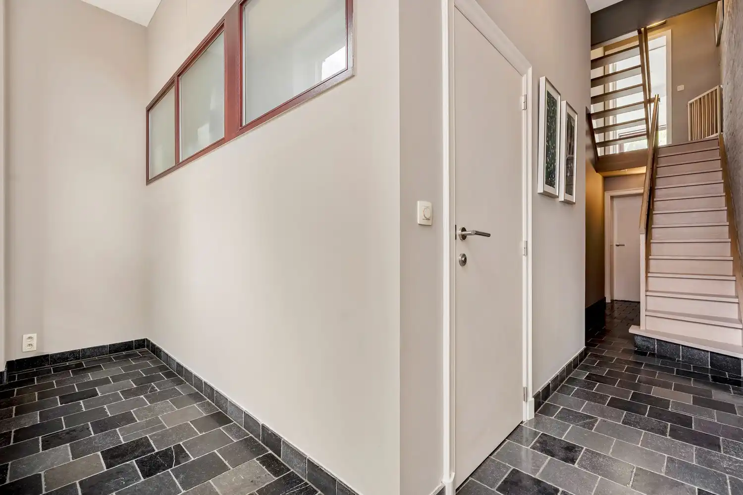 Grondig en stijlvol gerenoveerde burgerwoning met 5 slaapkamers, 3 badkamers en een tuin te centrum Leuven! foto 2