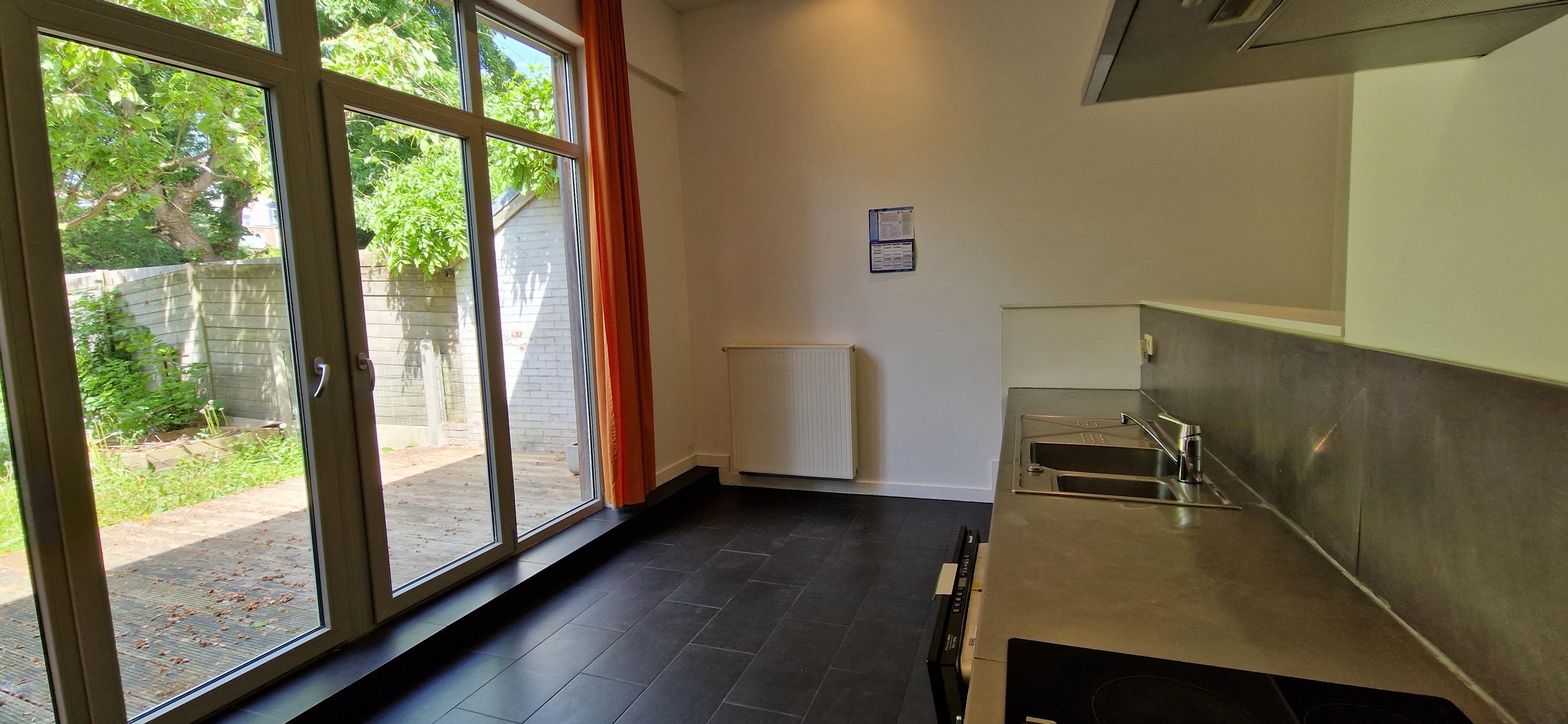 Karaktervolle HERENWONING met mooie leefruimten, 4 slaapkamers en een rustgevende tuin  op 1 are 70 ca.   foto 16