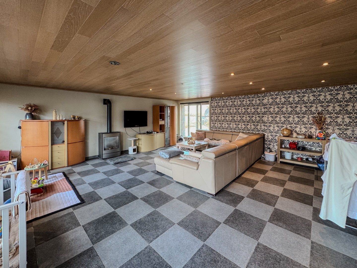 Verrassend ruime woning met 3 slaapkamers, tuin en garage. foto 3