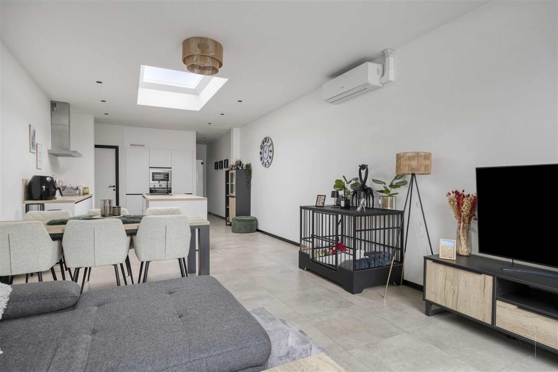 Totaal gerenoveerde woning met tuin foto 5