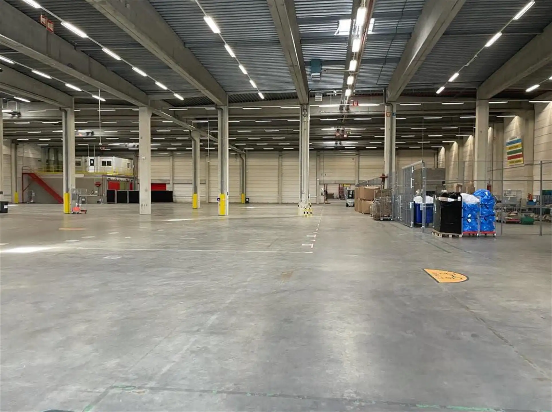 Logistieke magazijnruimte op toplocatie in Mechelen foto {{pictureIndex}}