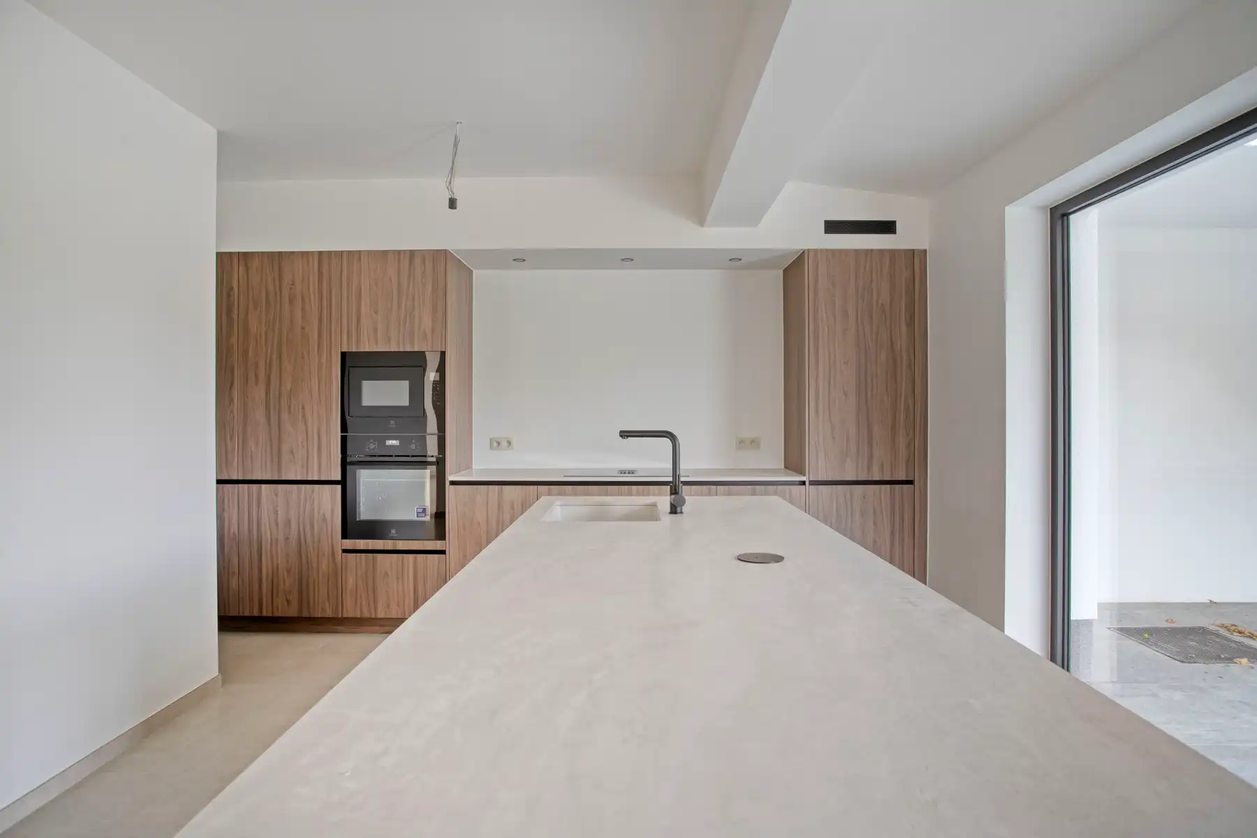 Gerenoveerde woning met 5 slaapkamers en bijbouw foto 6
