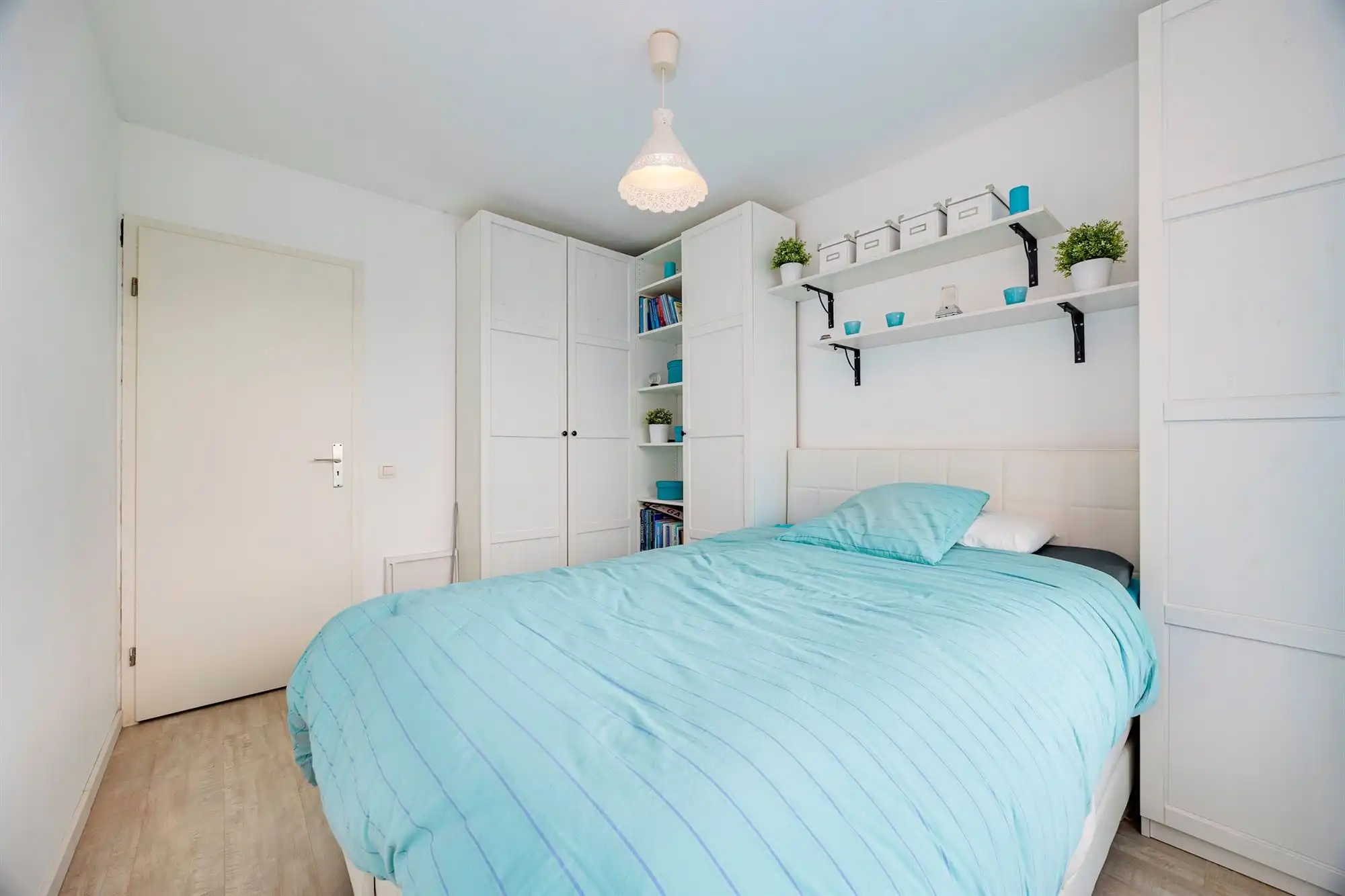 Gerenoveerd 1-slaapappartement met terras te Edegem foto 10