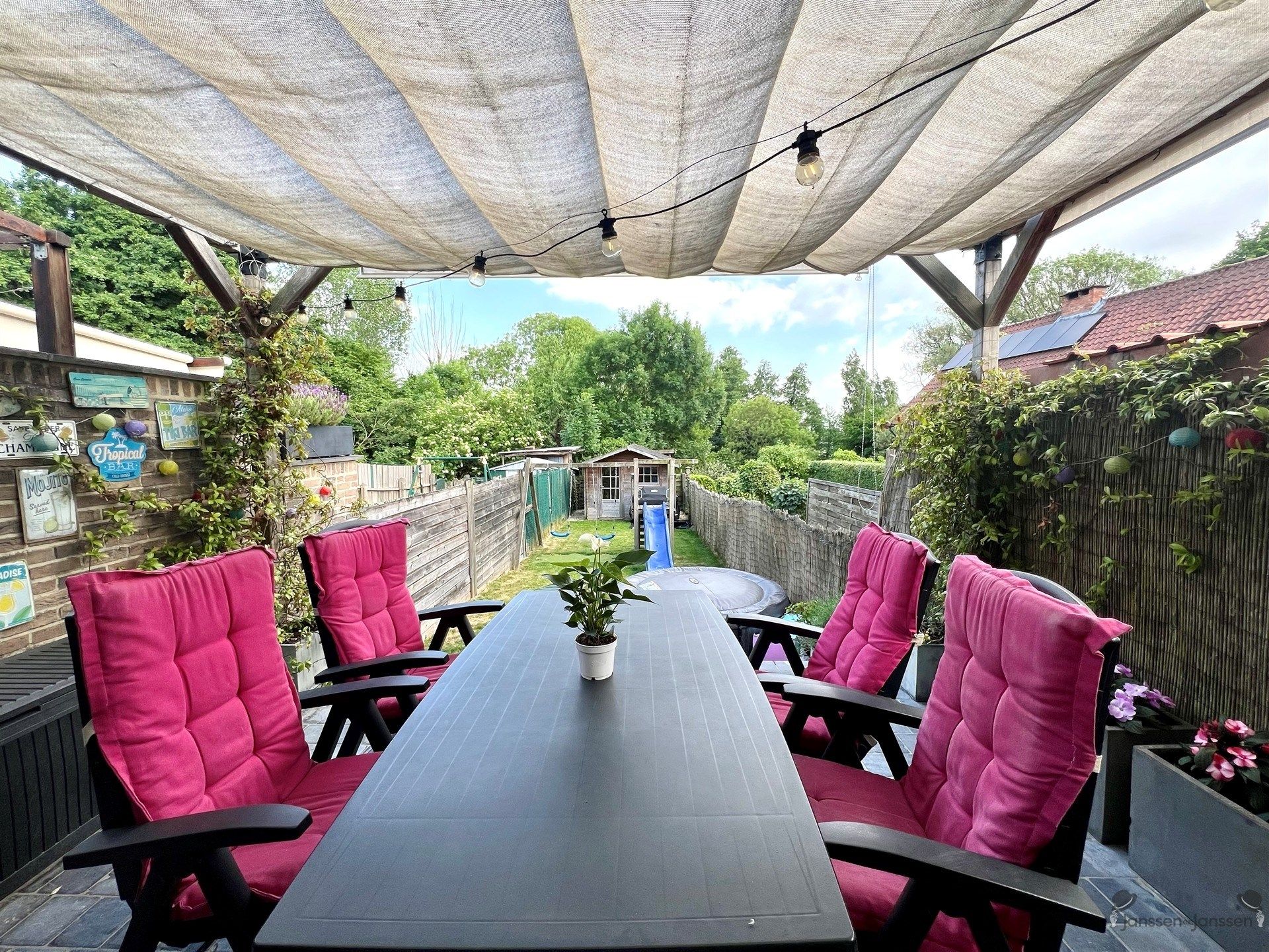 Gerenoveerde rijwoning met 3 slpks & tuin foto 8