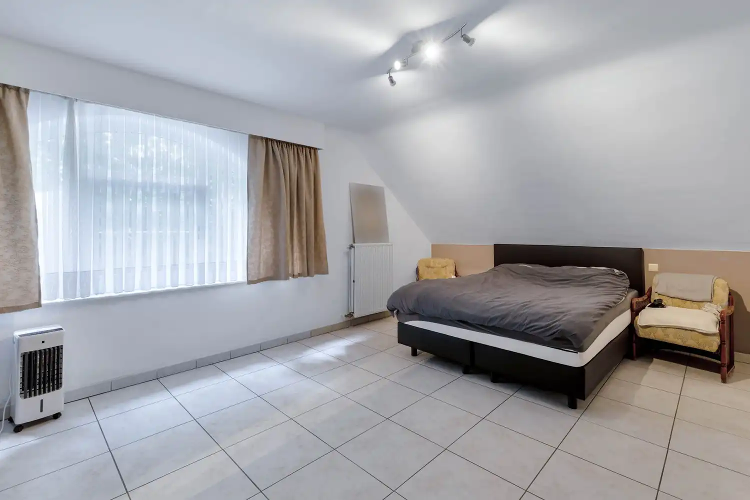 Ruime duplex met 3 slaapkamers, extra (slaap)kamer én privatieve garagebox in Koersel foto 12