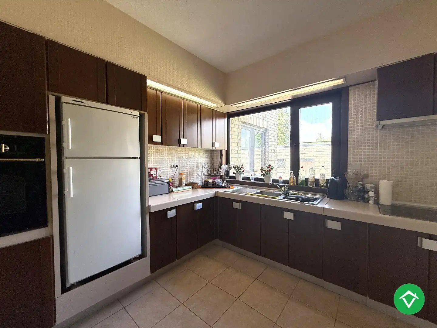 Rustig gelegen gelijkvloerse halfopen woning met 2 slpk's + dubbele garage foto 6